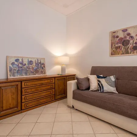 Lo Niu Apartment *