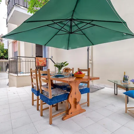 Lo Niu Apartment